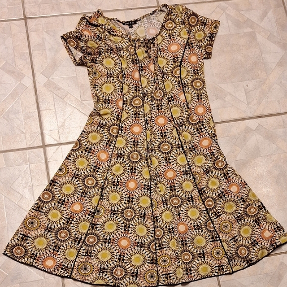 ySami & Jo Sunburst Floral Dress in Yellow and Black Size L - Picture 1 of 4